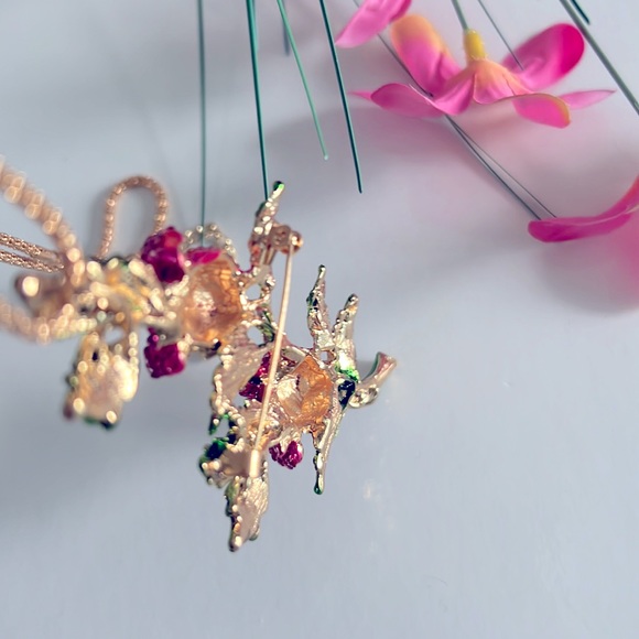 Betsey Johnson Style Necklace Crystal Roses Pendant Chain - Picture 6 of 13